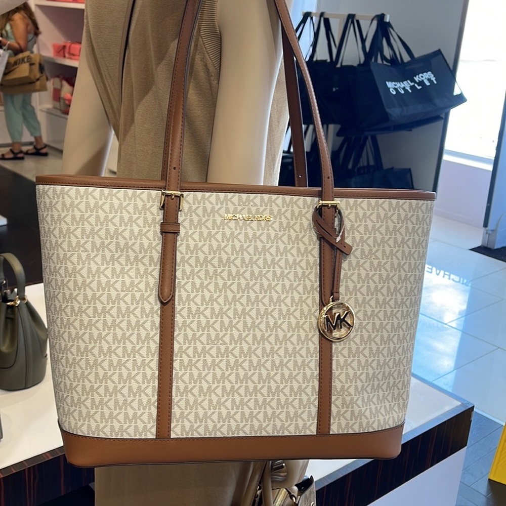 MICHAEL KORS
Jet Set Travel Large Logo Tote Shoulder Bag
COLOR VANILLA 
NWT - Picture 15 of 16